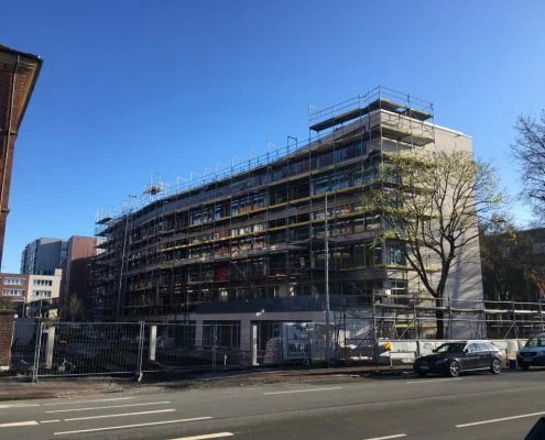 31.03.2020 Es wird fleissig an der Fassade gearbeitet