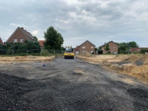 17.08.2020 Die Erschließungsstraße wird asphaltiert