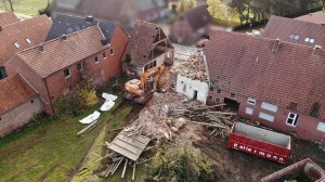 13.11.2020 Der Bagger frisst sich durch die Gebäude