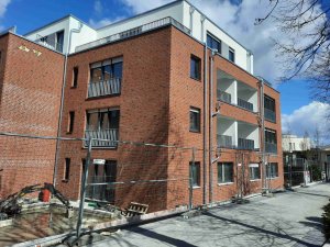 13.04.2021 Das Haus 4 von der Parkplatzseite