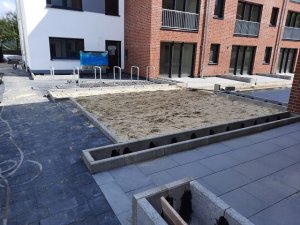 31.08.2021 Die Sandspielfläche vor Haus 4