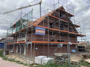 20.09.2021 Das nächste Doppelhaus bekommt sein Dach