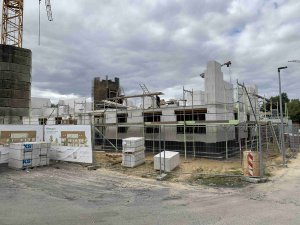20.09.2021 Der Bau des Mehrfamilienhauses geht nun im 1. Obergeschoss weiter
