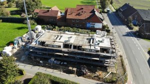 12.10.2021 Die obere Geschossdecke wird vorbereitet