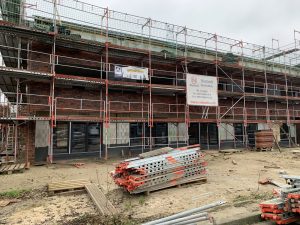 07.01.2022 Im Erdgeschoss sind die Fenster drin