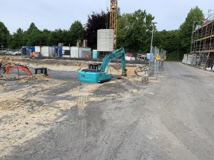 23.05.2022 Hier wird die Baugrube für das Mehrfamilienhaus vorbereitet