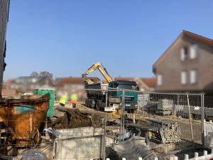 21.03.2022 Seit Tagen wird der Aushub abgefahren