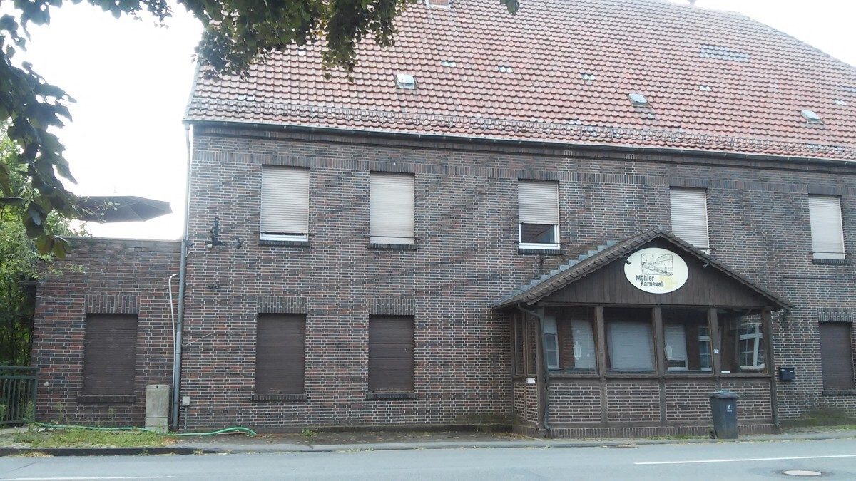 VMI Vermittlung Münster Immobilien GmbH & Co. KG - Immobilienangebot - Herzebrock-Clarholz - Alle - Exklusiv und außergewöhnlich: Anwesen direkt am Axtbach mit Beach und Erdmännchen (-gehege)