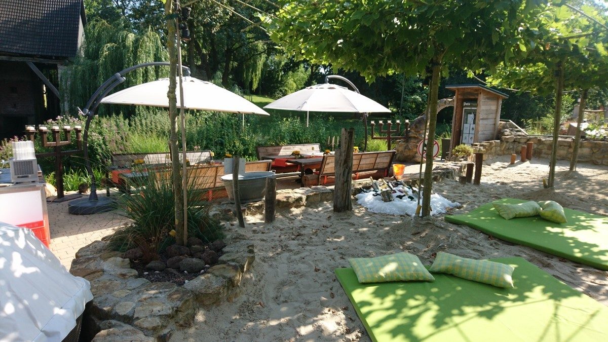 VMI Vermittlung Münster Immobilien GmbH & Co. KG - Immobilienangebot - Herzebrock-Clarholz - Alle - Exklusiv und außergewöhnlich: Anwesen direkt am Axtbach mit Beach und Erdmännchen (-gehege)
