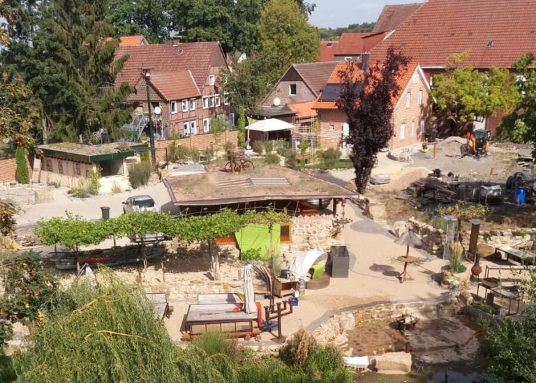 VMI Vermittlung Münster Immobilien GmbH & Co. KG - Immobilienangebot - Herzebrock-Clarholz - Alle - Exklusiv und außergewöhnlich: Anwesen direkt am Axtbach mit Beach und Erdmännchen (-gehege)