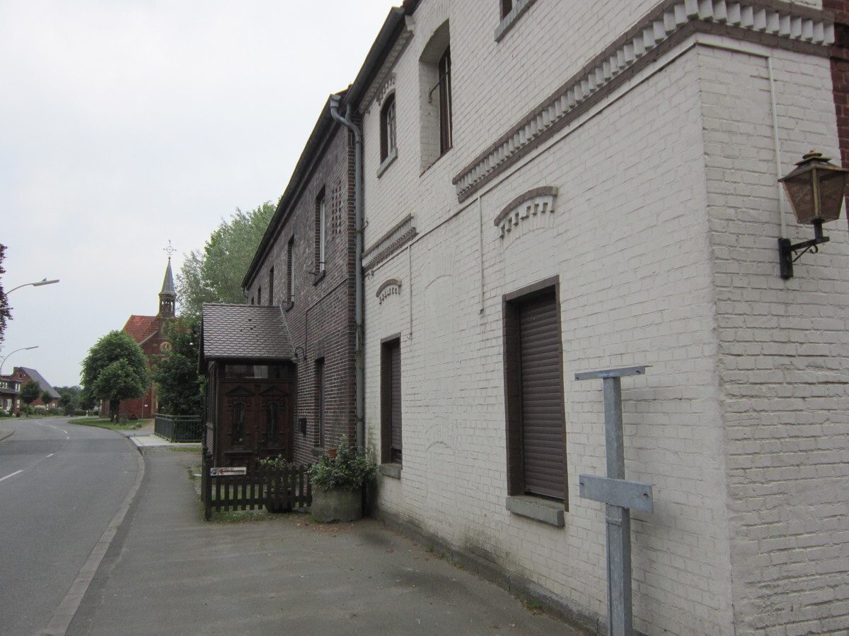 VMI Vermittlung Münster Immobilien GmbH & Co. KG - Immobilienangebot - Herzebrock-Clarholz - Alle - Exklusiv und außergewöhnlich: Anwesen direkt am Axtbach mit Beach und Erdmännchen (-gehege)