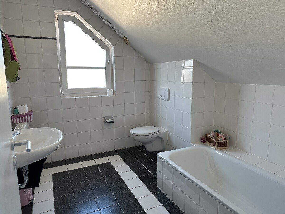 VMI Vermittlung Münster Immobilien GmbH & Co. KG - Immobilienangebot - Bad Lippspringe - Alle - Moderne DHH · sehr gepflegt · werthaltig · zurzeit vermietet · ruhige Lage am Thunebach!