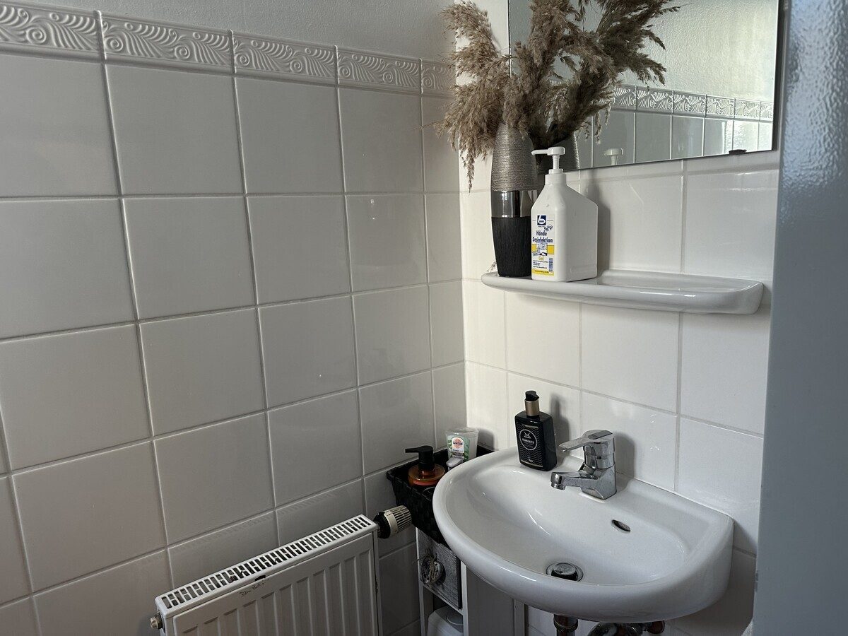 VMI Vermittlung Münster Immobilien GmbH & Co. KG - Immobilienangebot - Bad Lippspringe - Alle - Moderne DHH · sehr gepflegt · werthaltig · zurzeit vermietet · ruhige Lage am Thunebach!