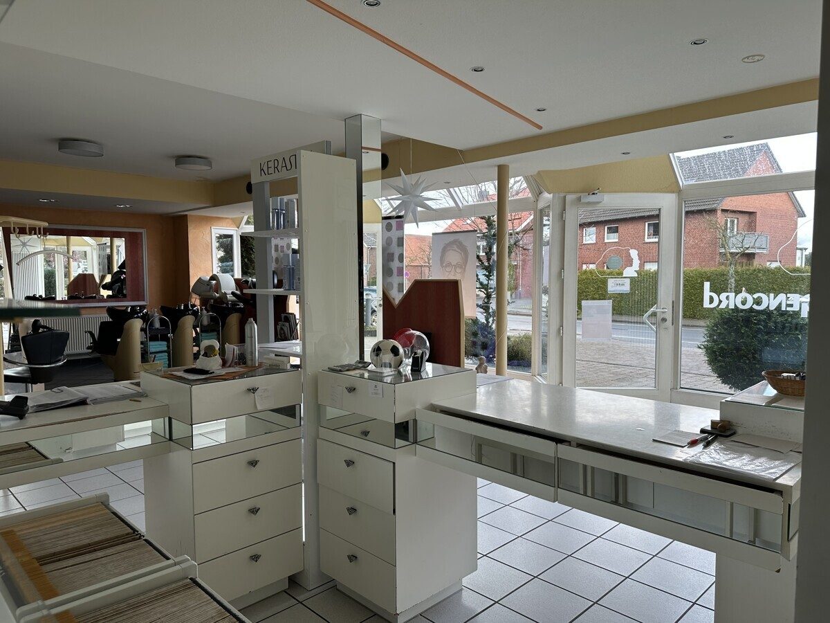 VMI Vermittlung Münster Immobilien GmbH & Co. KG - Immobilienangebot - Ahlen - Alle - WuG-Haus mit etabliertem Friseursalon und bezugsfreier Wohneinheit zentral in Vorhelm!