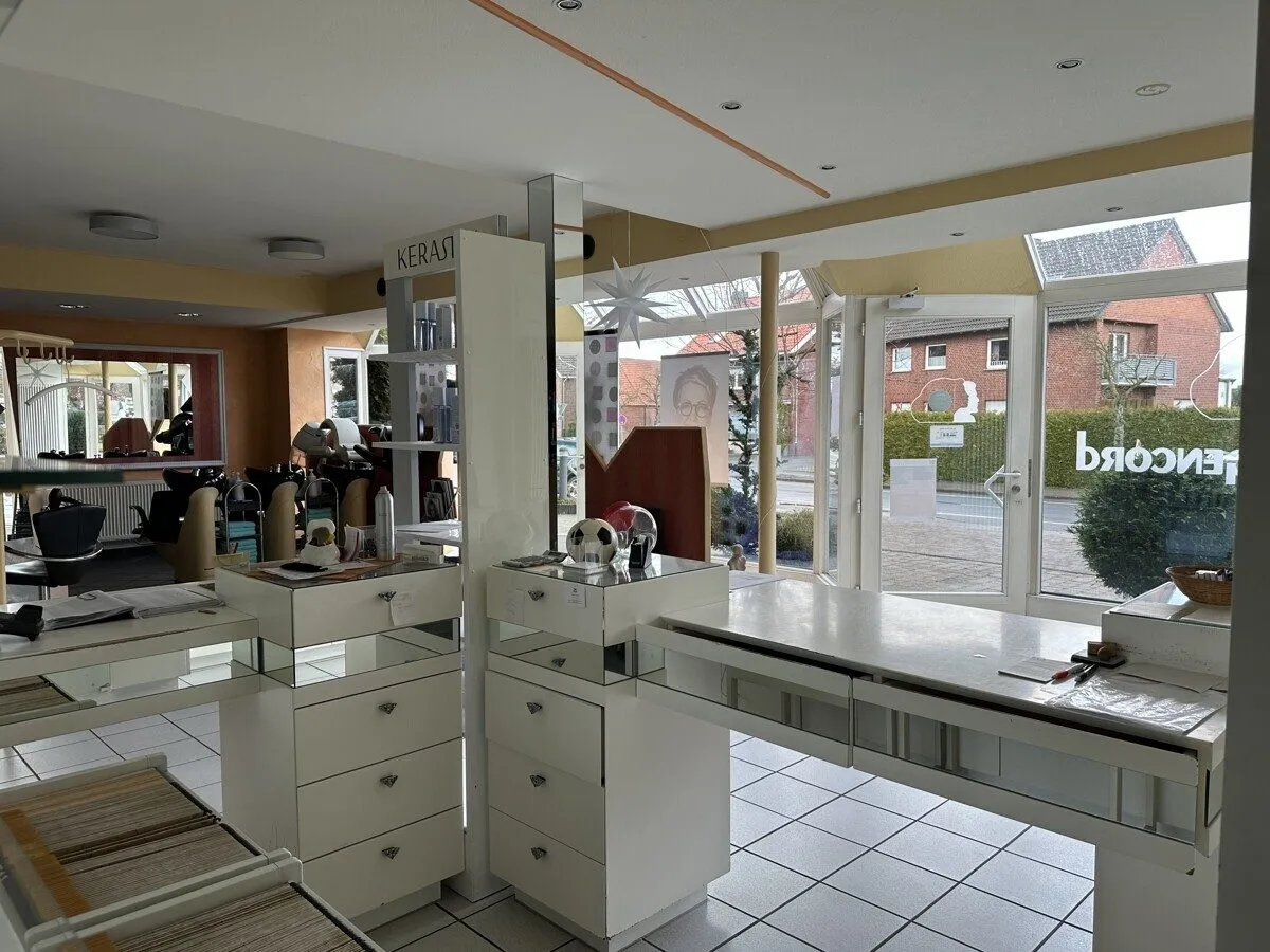 VMI Vermittlung Münster Immobilien GmbH & Co. KG - Immobilienangebot - Ahlen - Alle - WuG-Haus mit etabliertem Friseursalon und bezugsfreier Wohneinheit zentral in Vorhelm!
