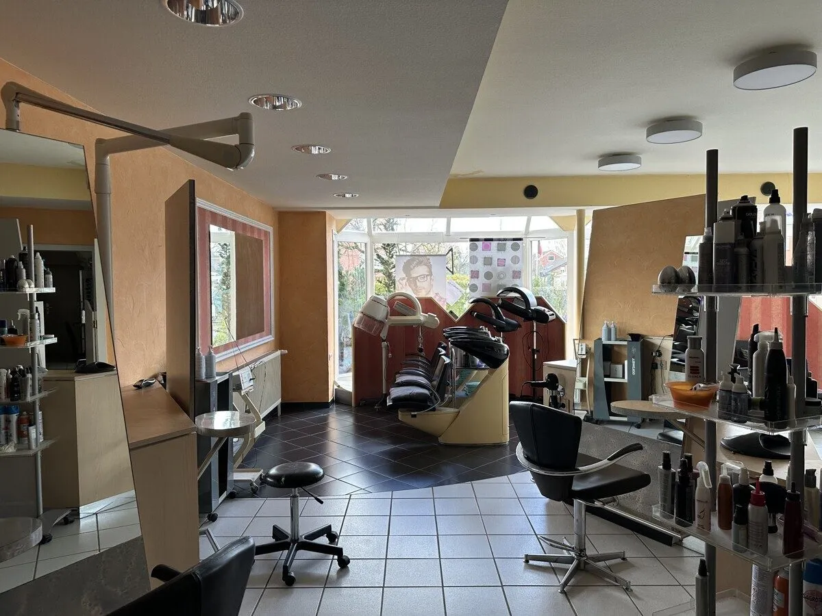 VMI Vermittlung Münster Immobilien GmbH & Co. KG - Immobilienangebot - Ahlen - Alle - WuG-Haus mit etabliertem Friseursalon und bezugsfreier Wohneinheit zentral in Vorhelm!