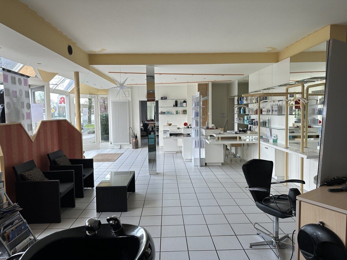 VMI Vermittlung Münster Immobilien GmbH & Co. KG - Immobilienangebot - Ahlen - Alle - WuG-Haus mit etabliertem Friseursalon und bezugsfreier Wohneinheit zentral in Vorhelm!