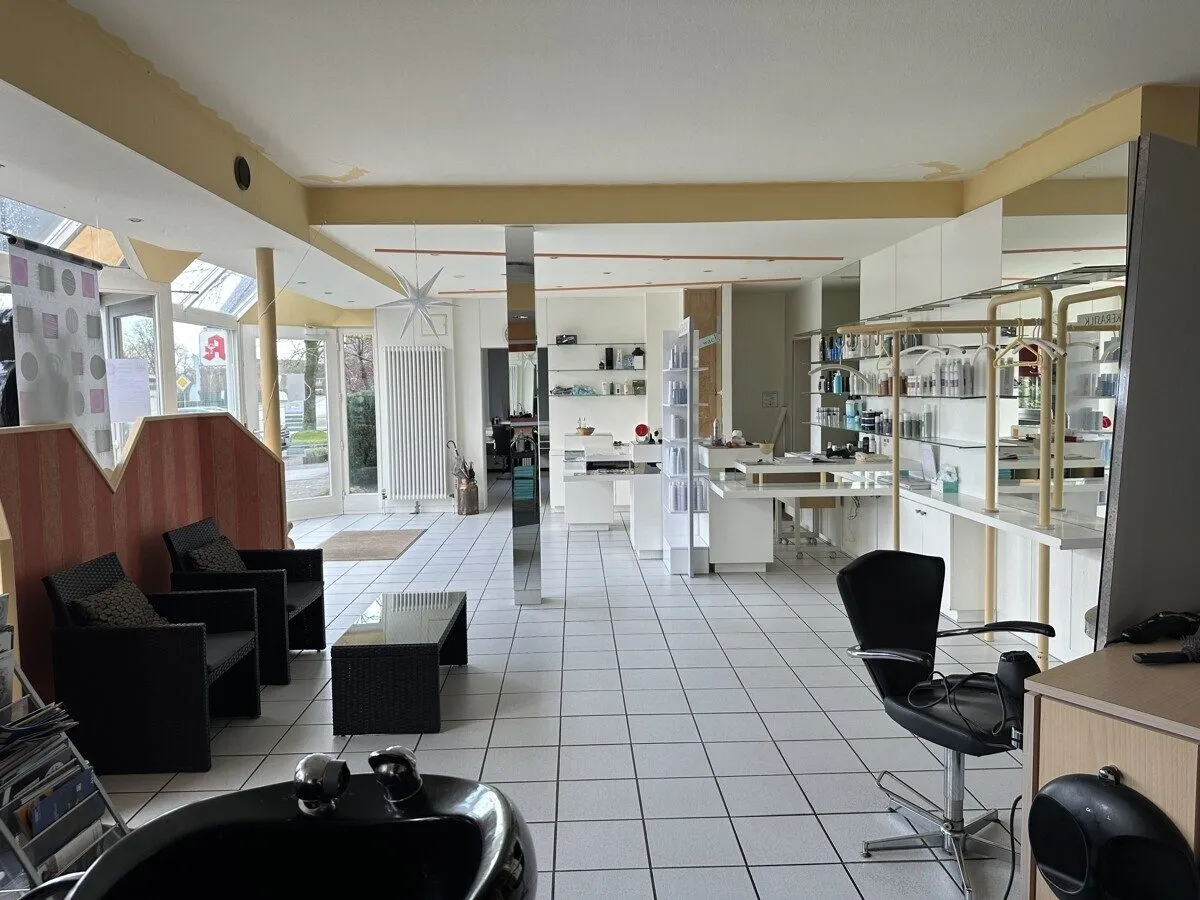 VMI Vermittlung Münster Immobilien GmbH & Co. KG - Immobilienangebot - Ahlen - Alle - WuG-Haus mit etabliertem Friseursalon und bezugsfreier Wohneinheit zentral in Vorhelm!