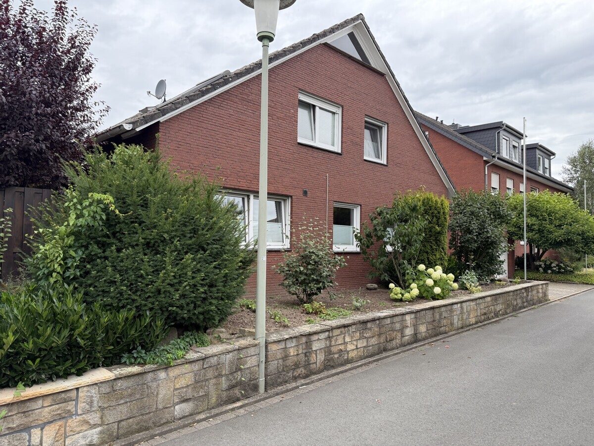 VMI Vermittlung Münster Immobilien GmbH & Co. KG - Immobilienangebot - Sendenhorst / Albersloh - Alle - Albersloh: Zweifamilienhaus in ruhiger und gewachsener Wohnlage